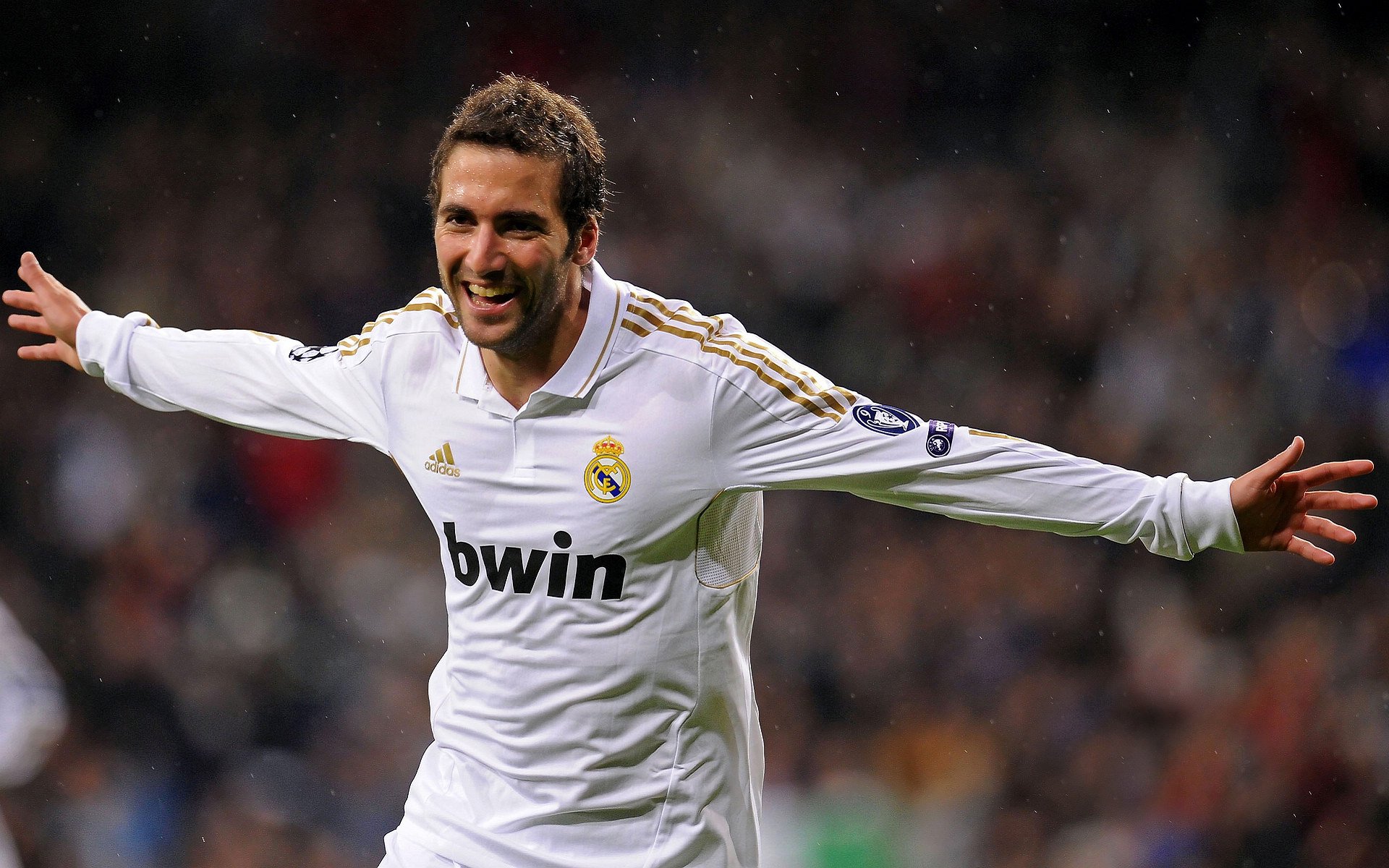 巴黎圣日耳曼教练压力巨大!,C罗遭遇五持续失利赛场气氛高涨